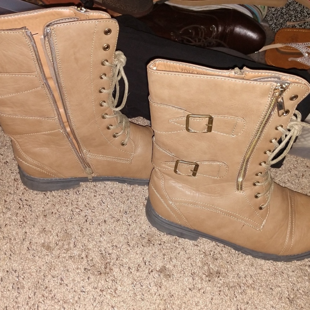 Combat boots